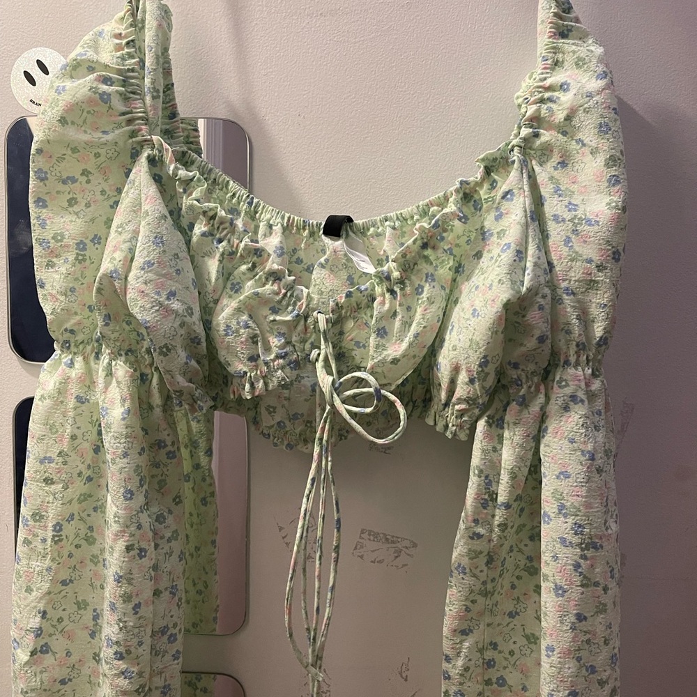 floral green top